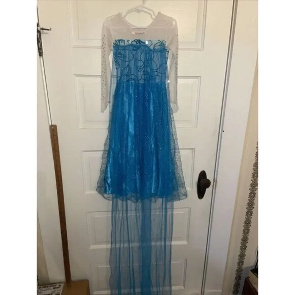 Beautiful Long Blue‎ And White With Sparkle Everywhere Detachable Train